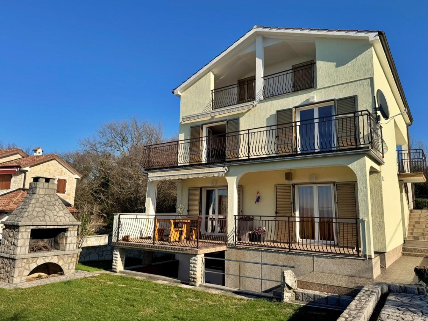 Apartments Pavle Malinska Exterior photo